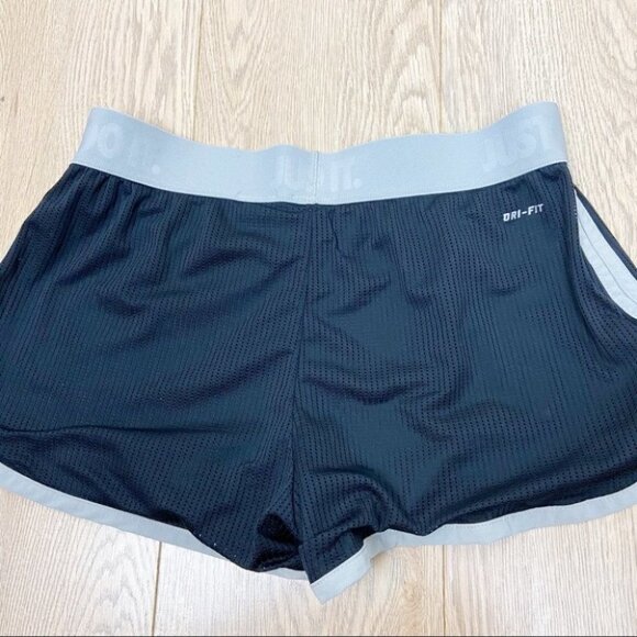 COPY - NikeTraining  Dri-Fit Mesh Shorts Size M in Black - Picture 6 of 8